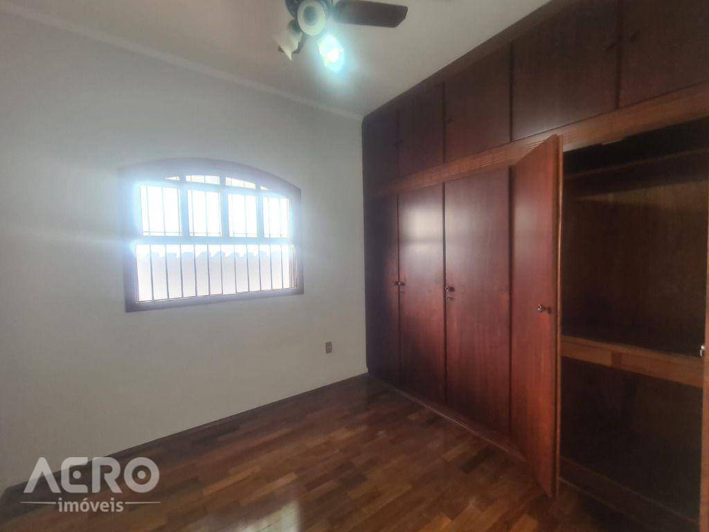 Casa à venda com 3 quartos, 280m² - Foto 4