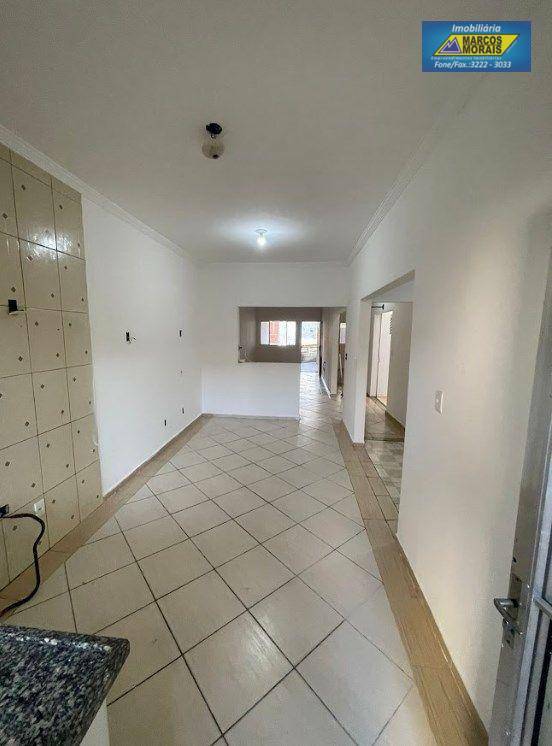 Casa à venda com 4 quartos, 250m² - Foto 9