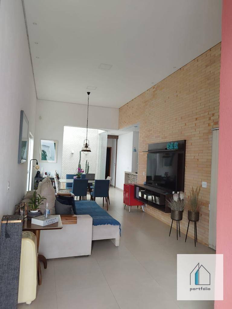 Casa à venda com 3 quartos, 180m² - Foto 1