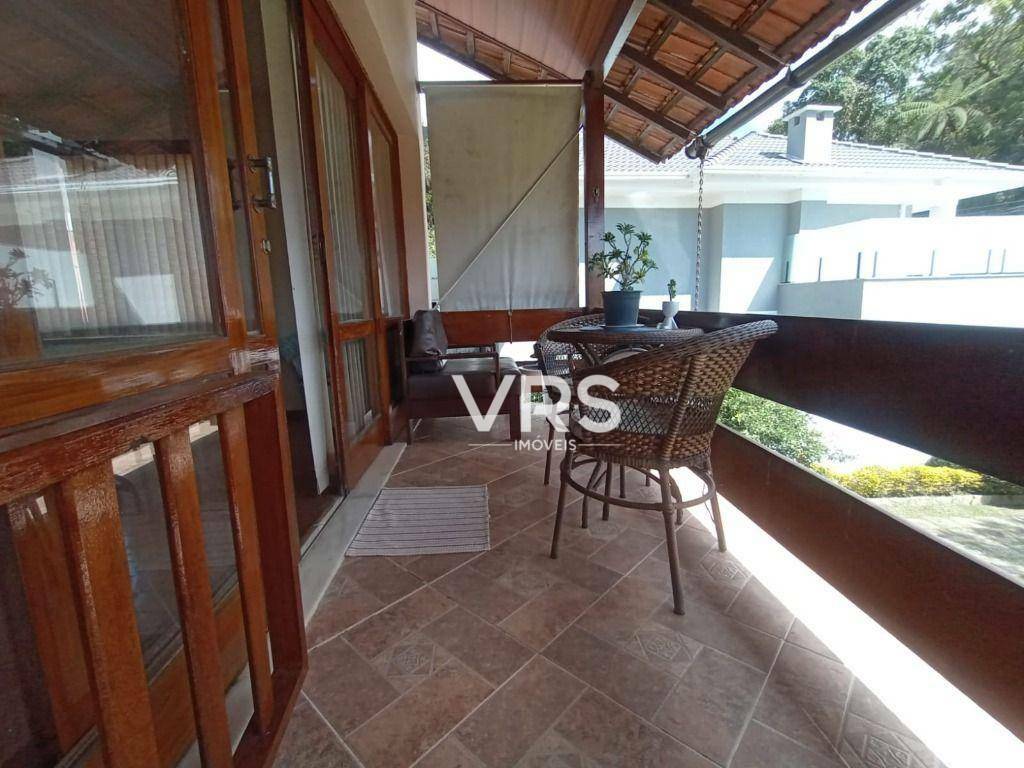 Casa à venda com 3 quartos, 224m² - Foto 11