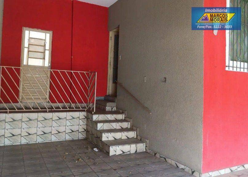 Casa à venda com 2 quartos, 115m² - Foto 2