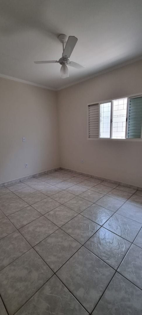 Casa à venda com 3 quartos, 190m² - Foto 1