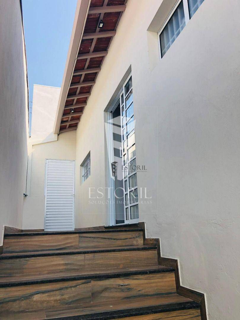 Casa à venda com 3 quartos, 196m² - Foto 2