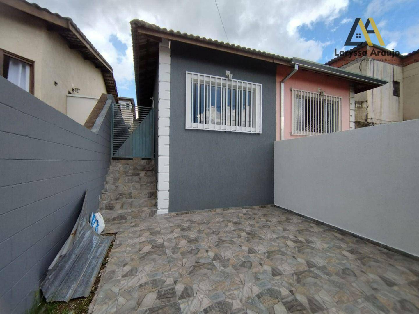 Casa à venda com 2 quartos, 70m² - Foto 1