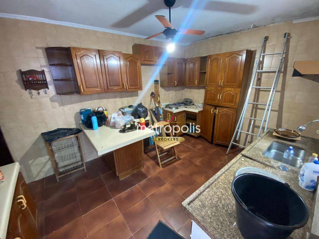 Casa para alugar com 3 quartos, 168m² - Foto 2