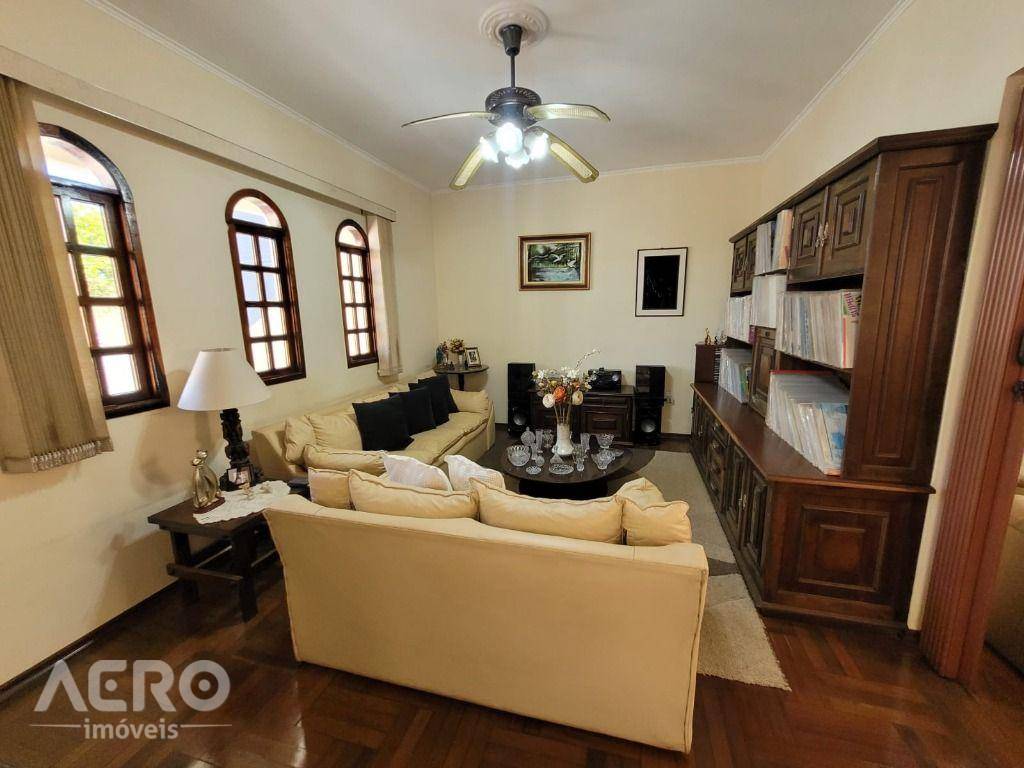 Casa à venda com 3 quartos, 196m² - Foto 3