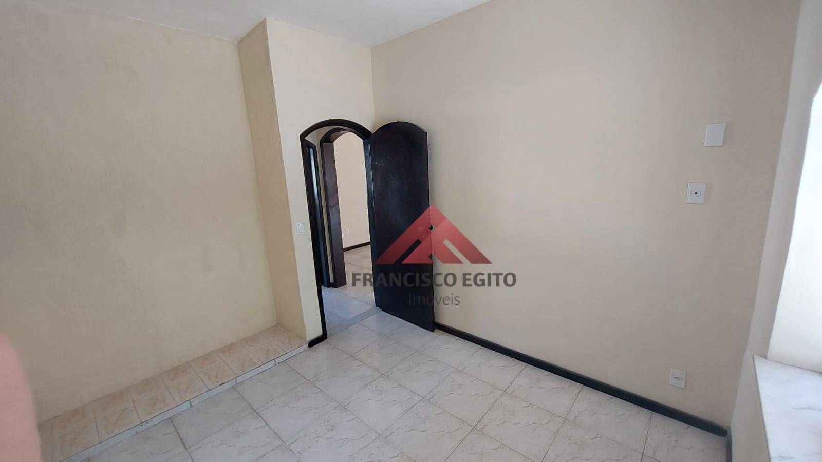 Casa à venda com 3 quartos, 250m² - Foto 2