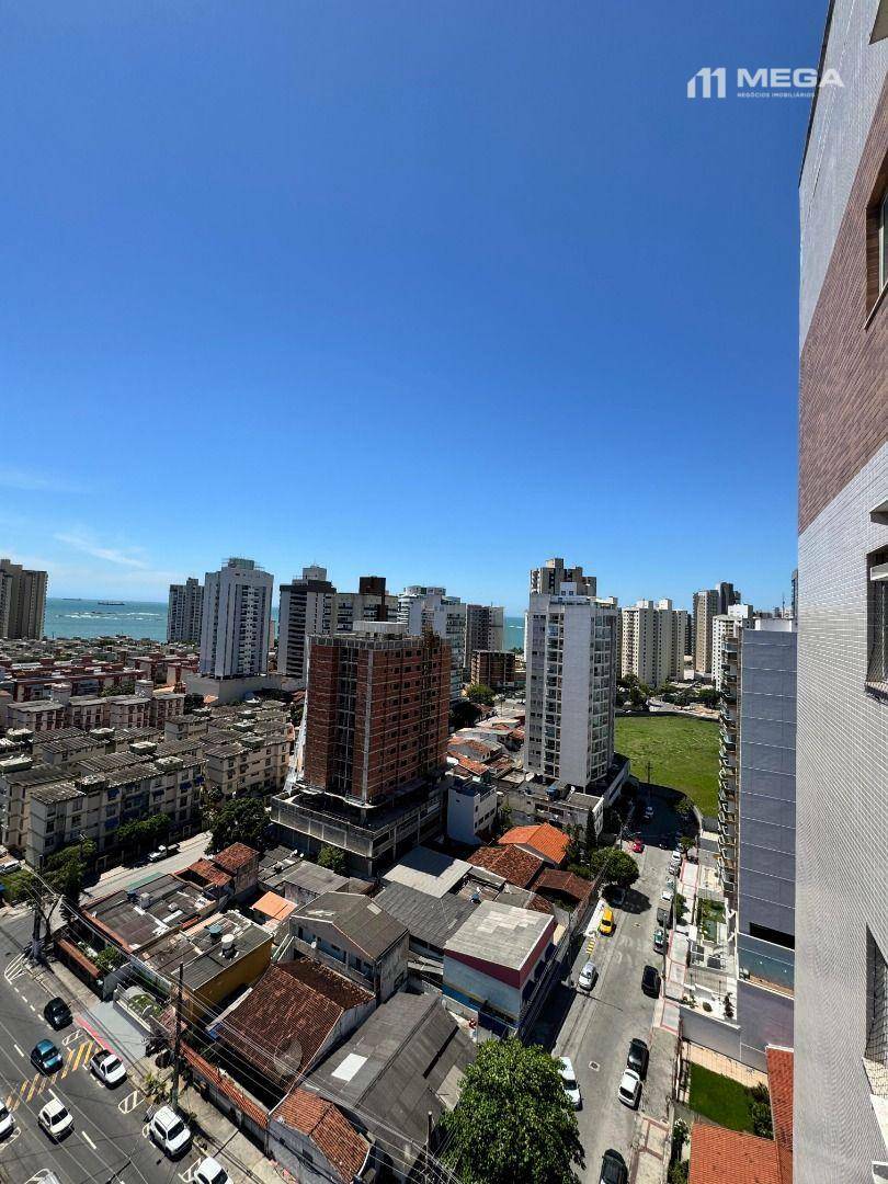 Apartamento à venda com 2 quartos, 70m² - Foto 4