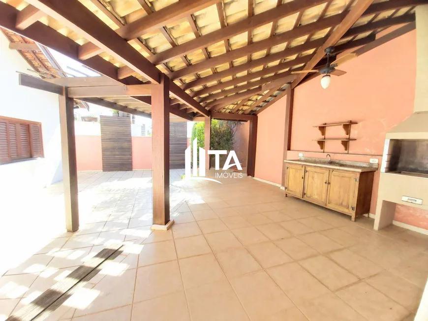 Casa de Condomínio à venda e aluguel com 3 quartos, 250m² - Foto 19