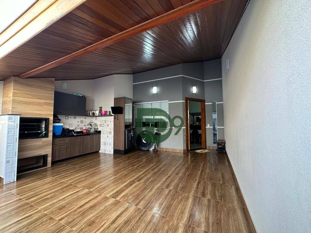 Casa à venda com 3 quartos, 130m² - Foto 2