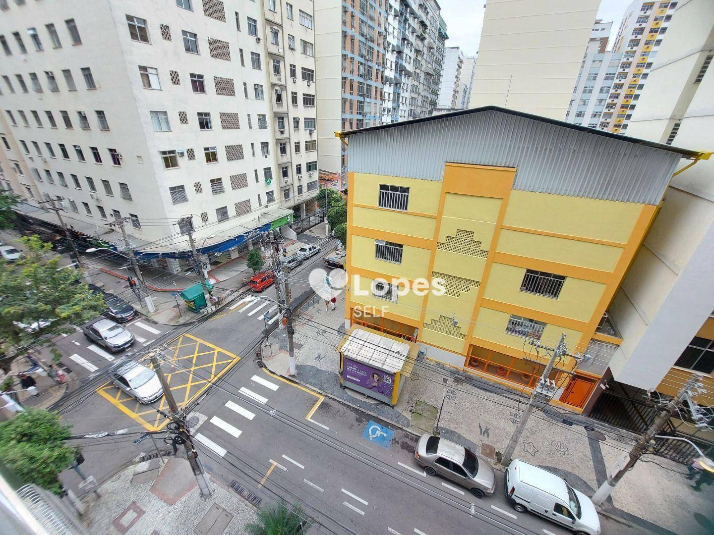 Apartamento à venda com 3 quartos, 125m² - Foto 4