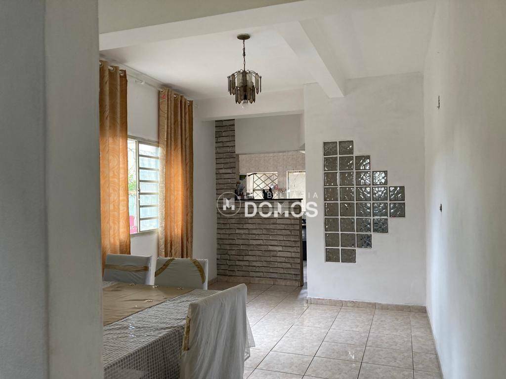 Casa à venda com 4 quartos, 120m² - Foto 1