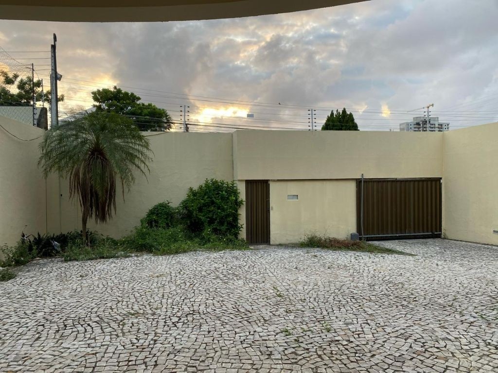 Casa para alugar com 5 quartos, 435m² - Foto 2