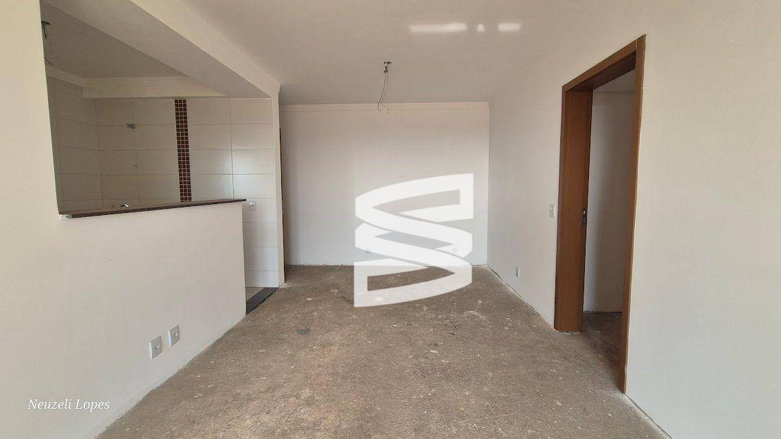 Apartamento à venda com 3 quartos, 98m² - Foto 1