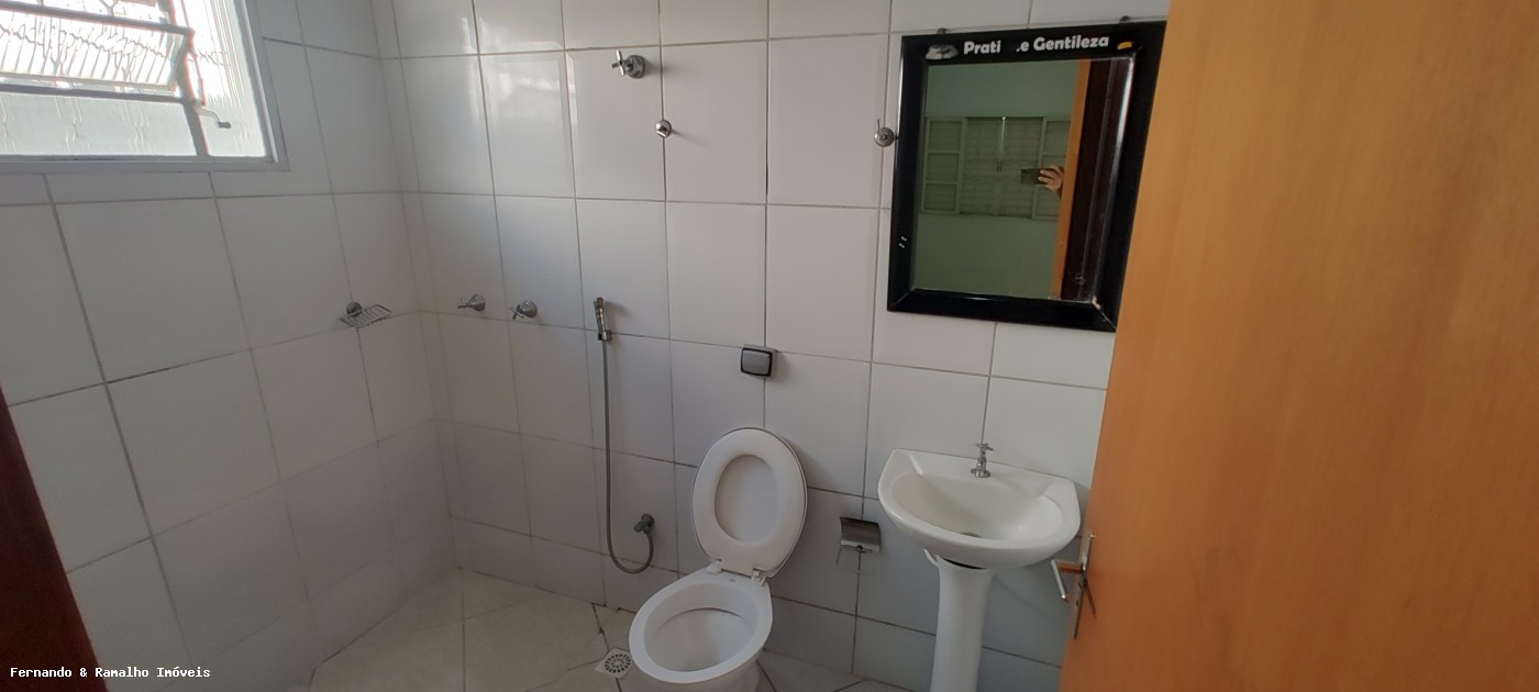 Casa para alugar com 2 quartos, 151m² - Foto 11
