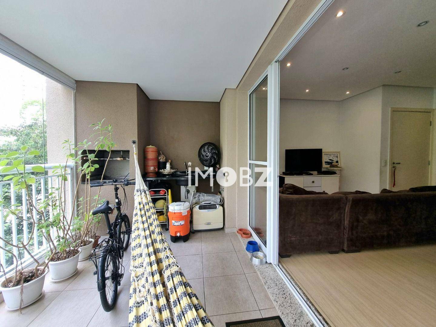 Apartamento à venda com 3 quartos, 107m² - Foto 2