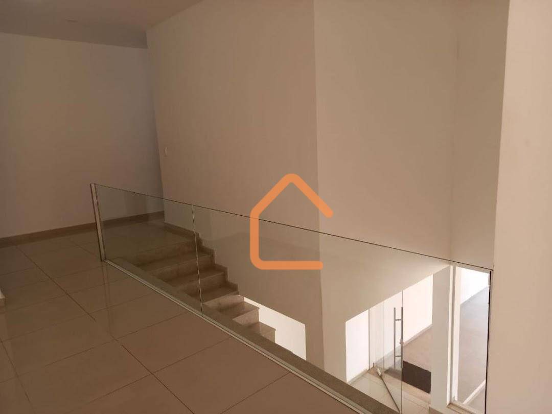 Casa à venda com 4 quartos, 246m² - Foto 14