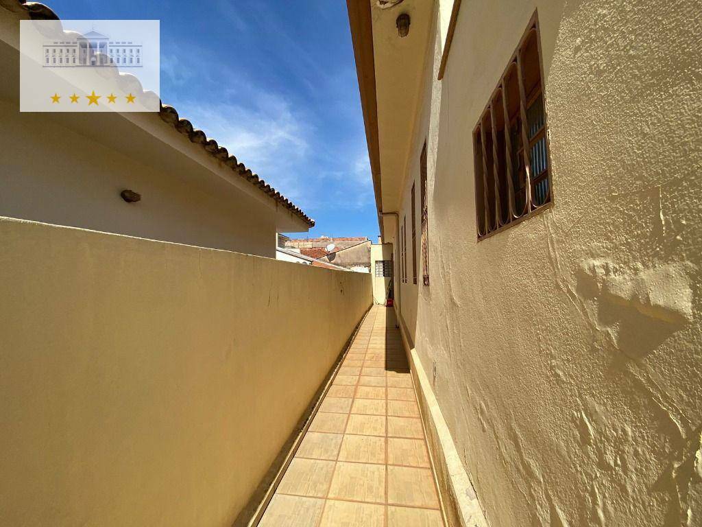 Casa à venda com 3 quartos, 280m² - Foto 4