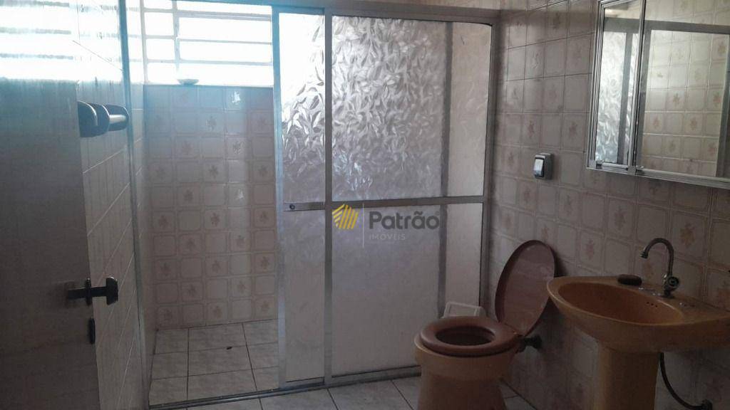 Casa para alugar com 4 quartos, 226m² - Foto 14