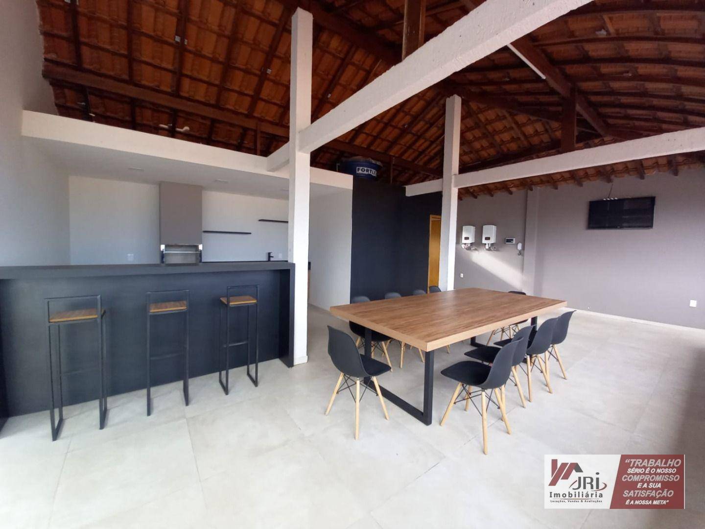 Casa à venda com 3 quartos, 250M2 - Foto 1