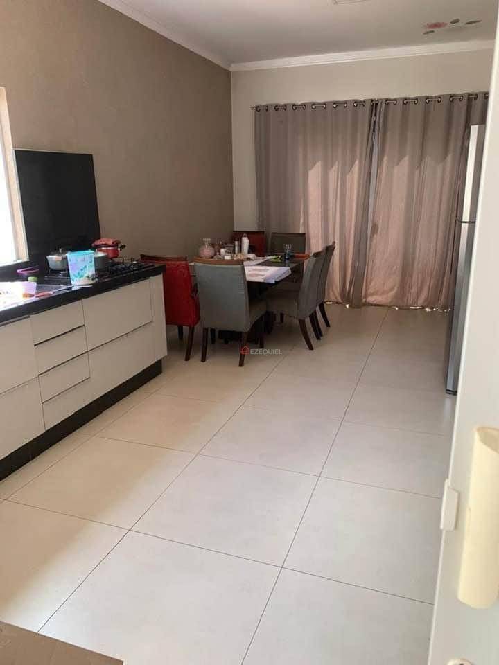 Casa à venda com 2 quartos, 100m² - Foto 5