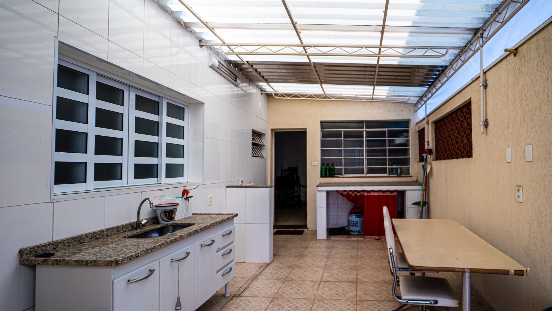 Sobrado à venda com 4 quartos, 200m² - Foto 11