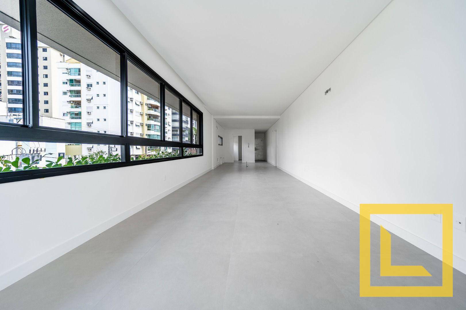 Apartamento à venda com 4 quartos, 218m² - Foto 6