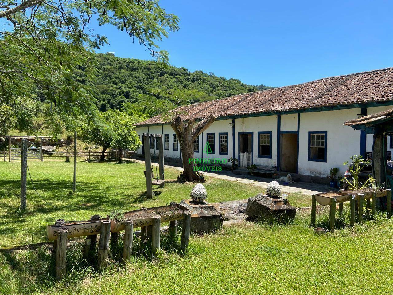 Fazenda à venda com 10 quartos, 1500m² - Foto 1