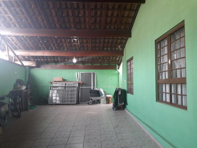 Casa à venda com 3 quartos, 300m² - Foto 2