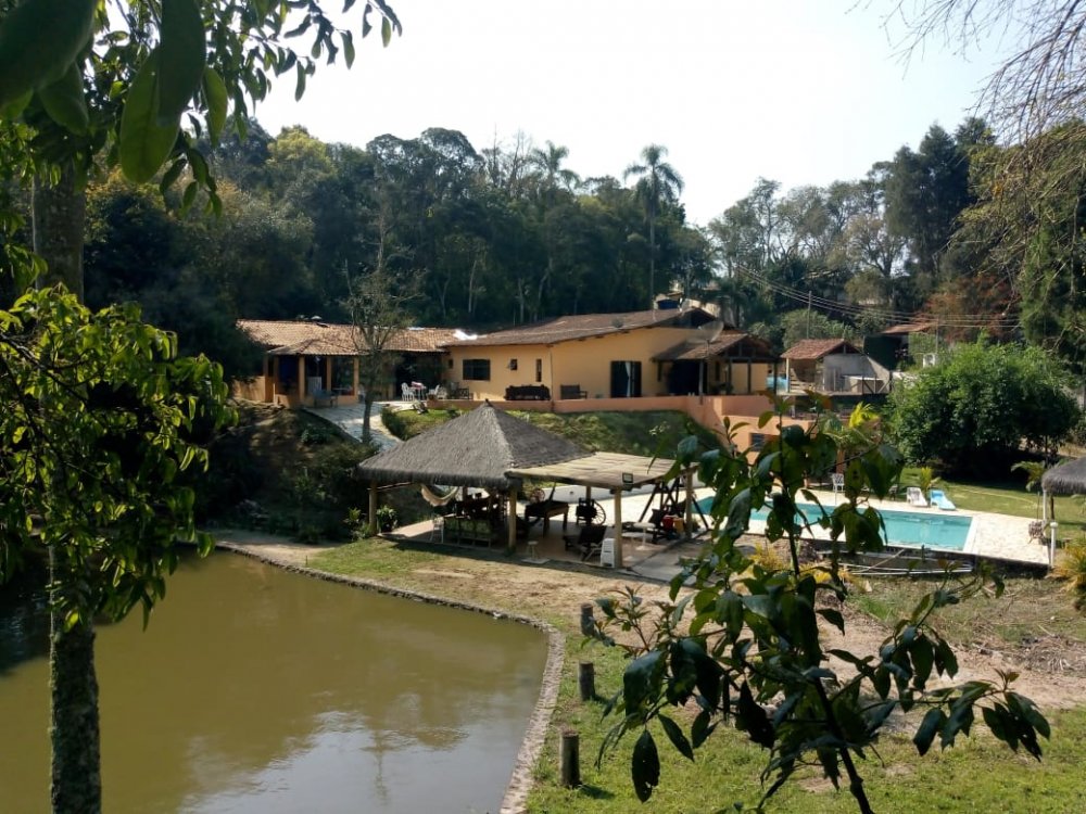 Fazenda à venda com 4 quartos, 4500m² - Foto 1