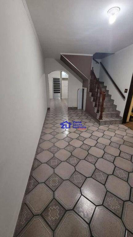 Sobrado à venda com 3 quartos, 250m² - Foto 2