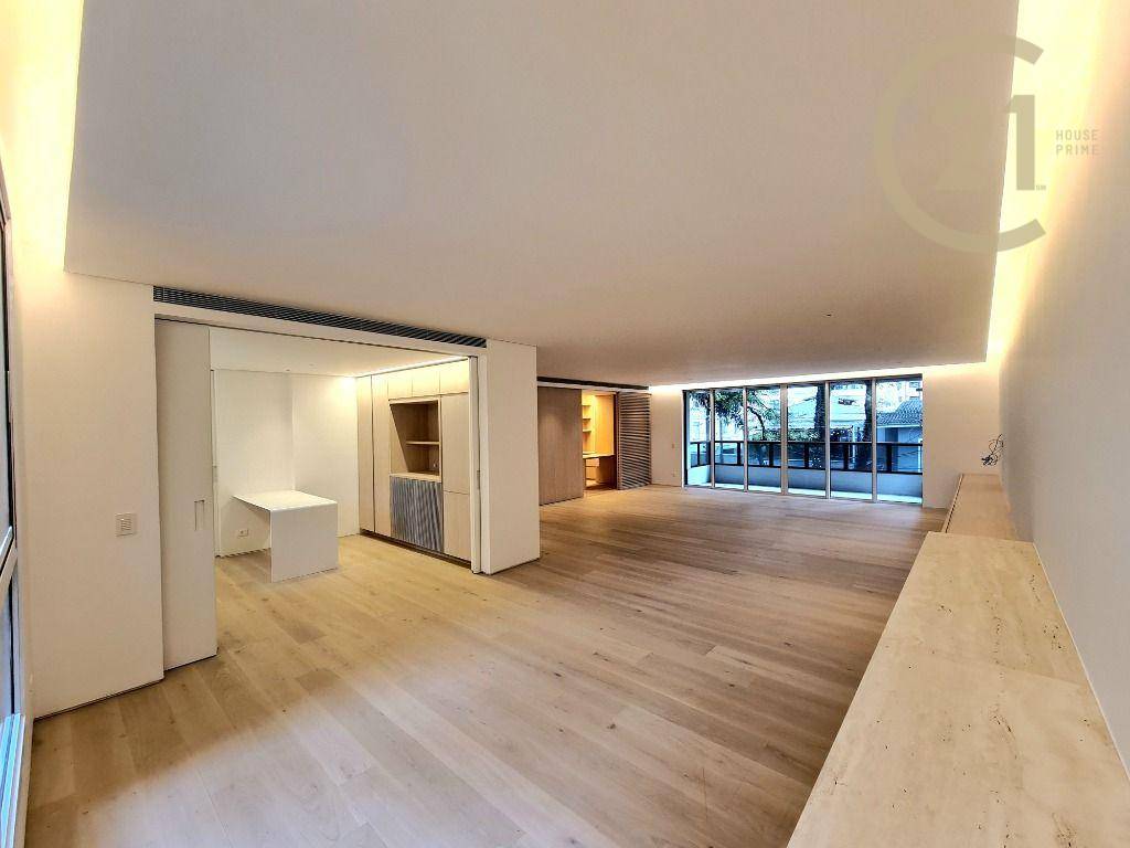 Apartamento à venda com 3 quartos, 211m² - Foto 1