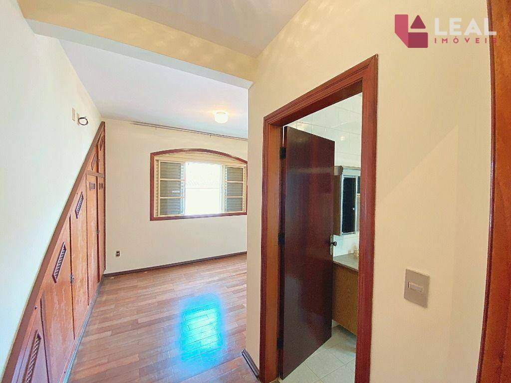 Casa à venda com 4 quartos, 240m² - Foto 17