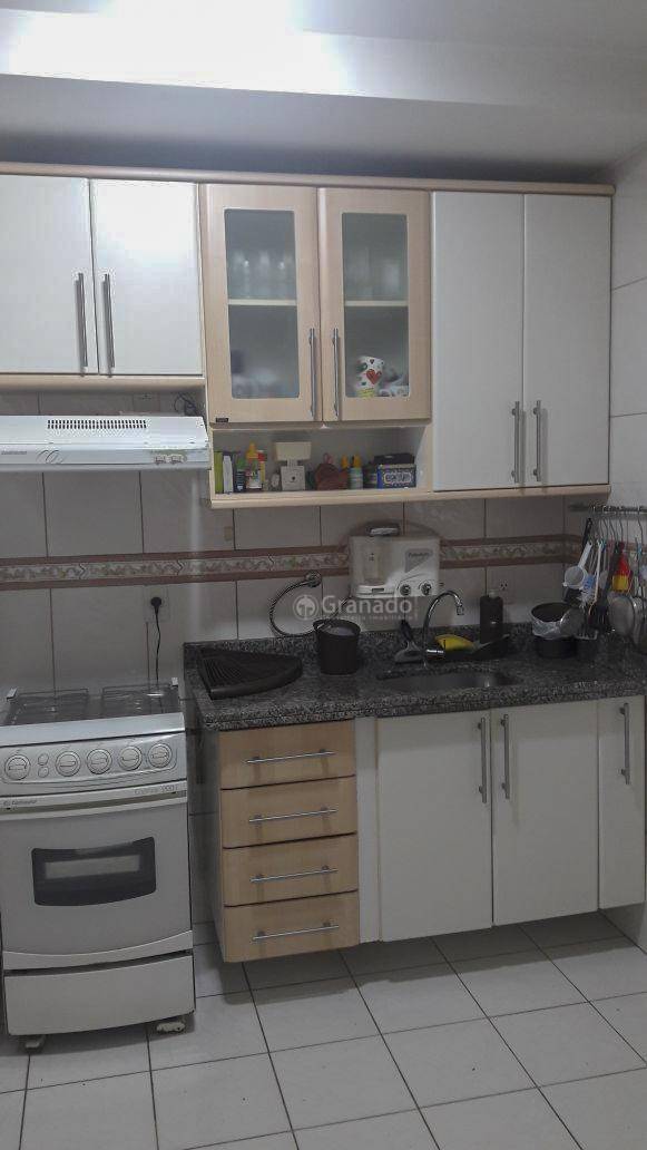 Apartamento à venda com 3 quartos, 93m² - Foto 2