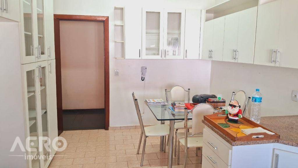 Casa à venda e aluguel com 3 quartos, 372m² - Foto 27