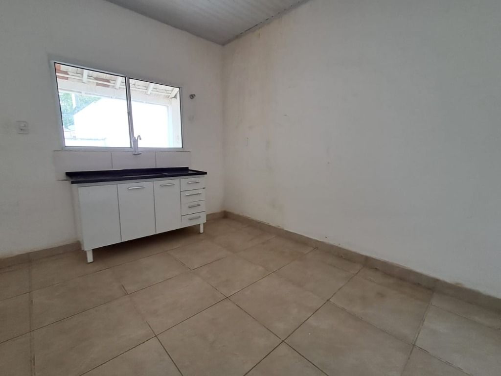 Casa para alugar com 2 quartos, 70m² - Foto 11