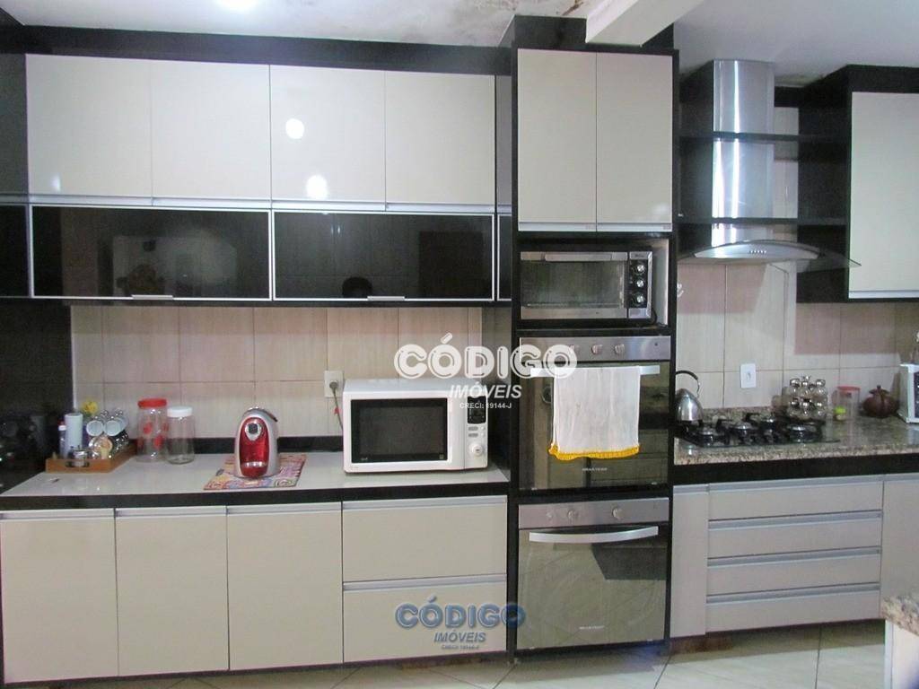 Casa à venda com 4 quartos, 420m² - Foto 2