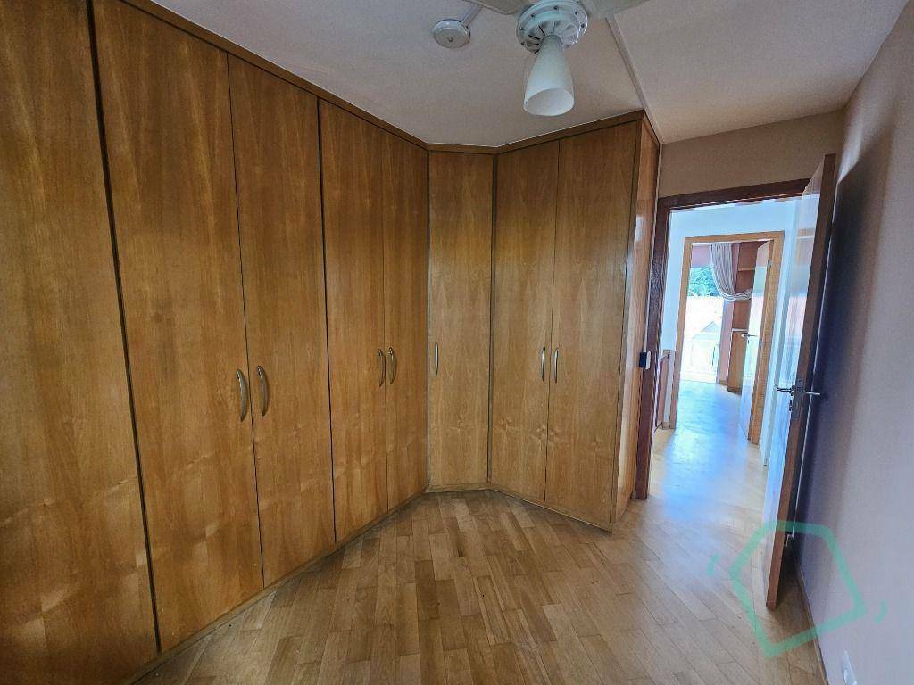 Casa de Condomínio para alugar com 3 quartos, 220m² - Foto 19