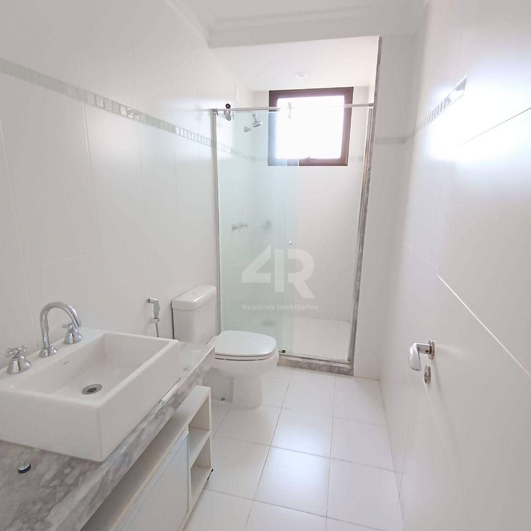 Apartamento para alugar com 3 quartos, 254m² - Foto 14