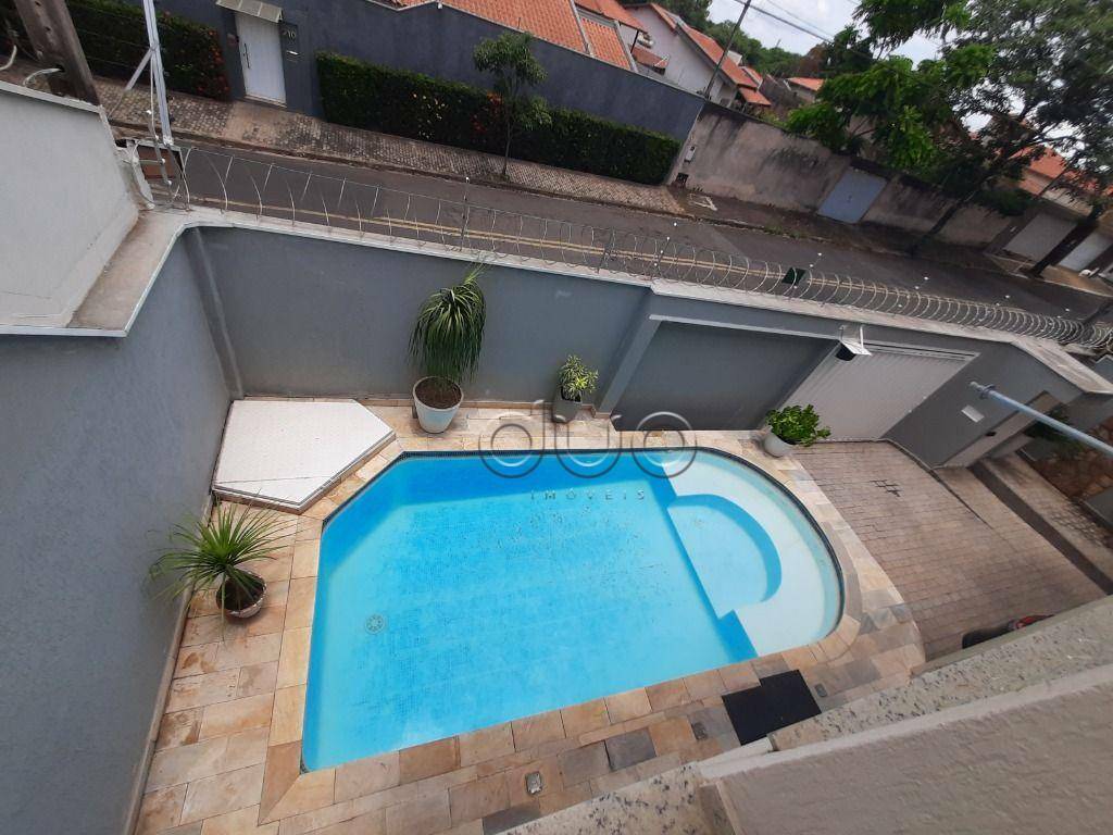 Casa à venda com 3 quartos, 243m² - Foto 1