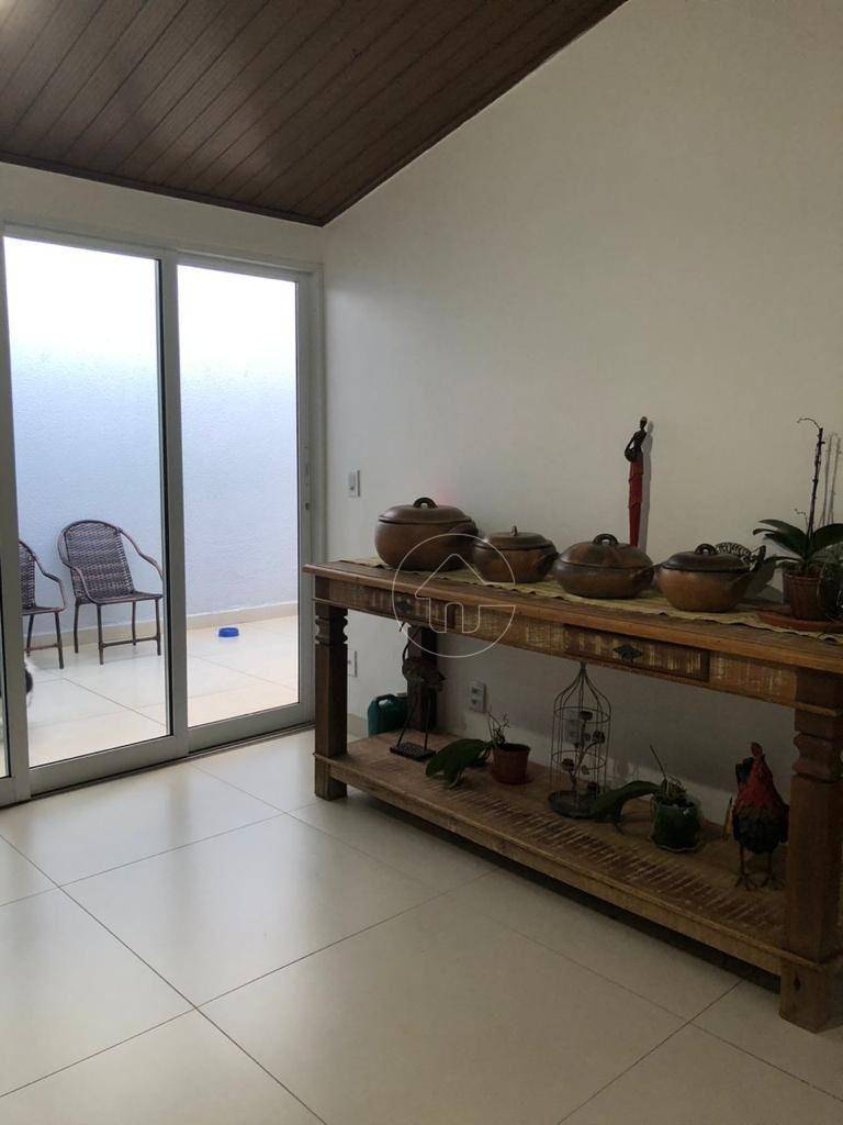 Casa à venda com 3 quartos, 220m² - Foto 16