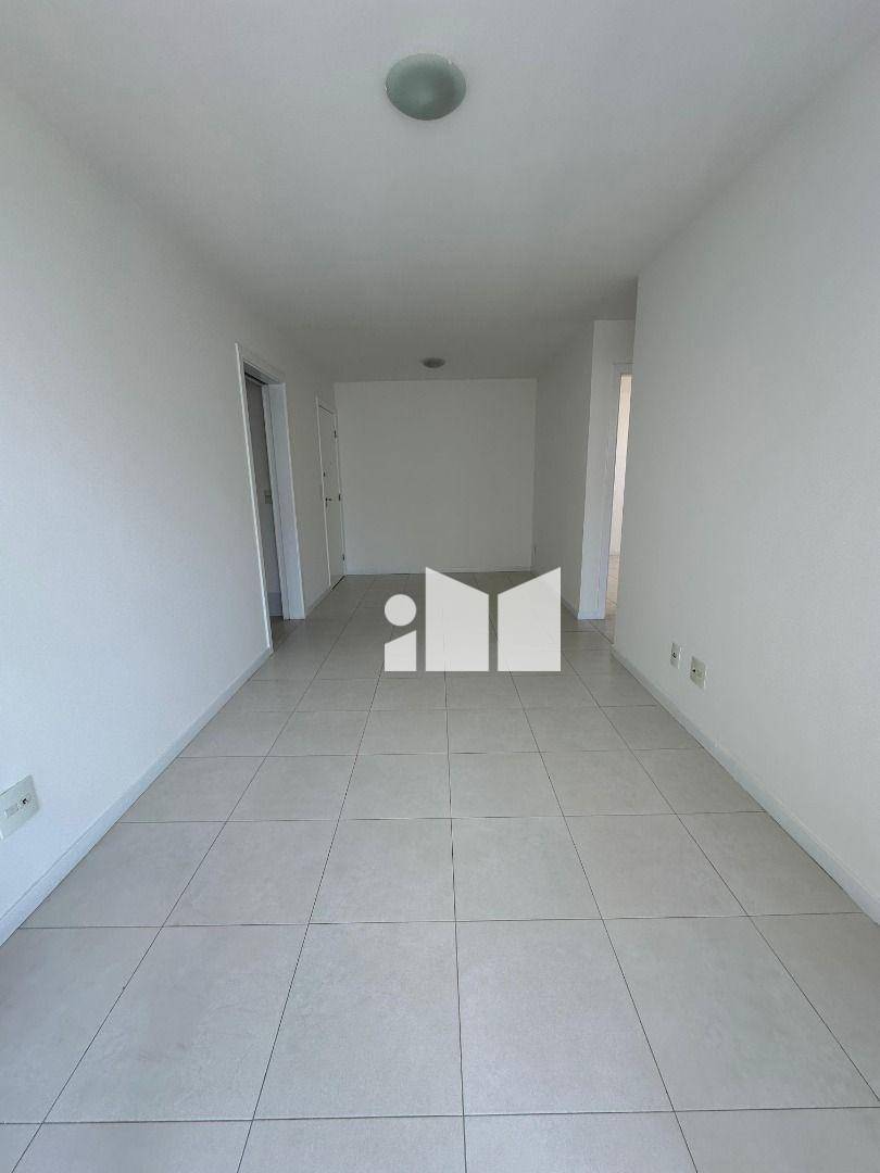 Apartamento à venda com 2 quartos, 65m² - Foto 2