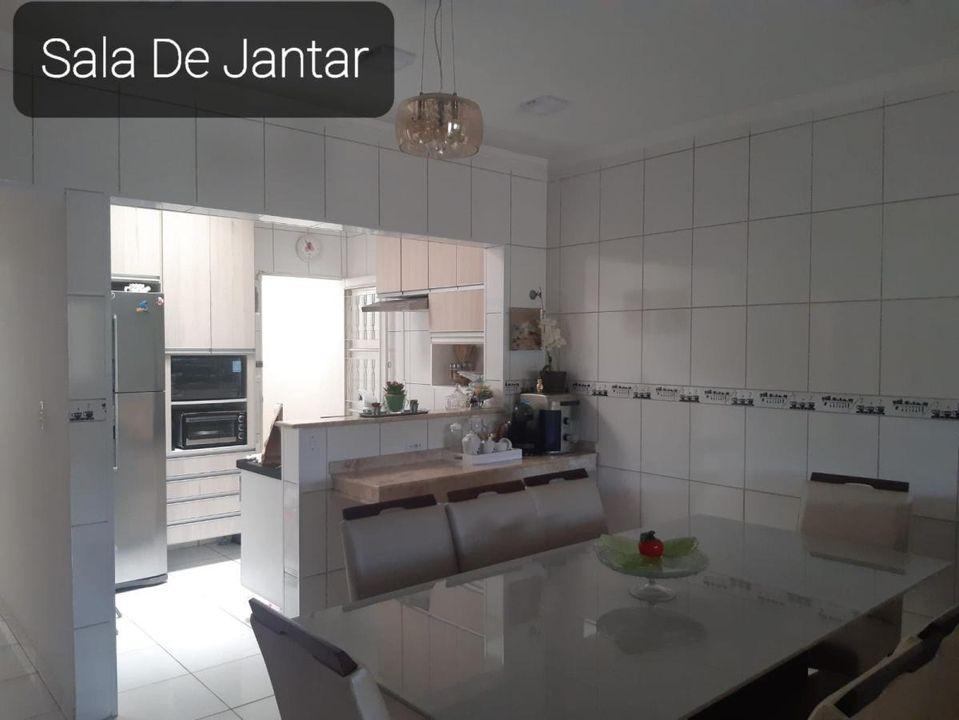 Casa à venda com 3 quartos, 140m² - Foto 1