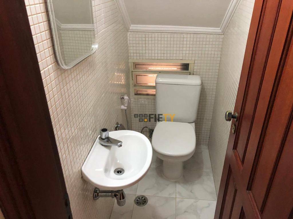 Casa à venda e aluguel com 6 quartos, 200m² - Foto 18