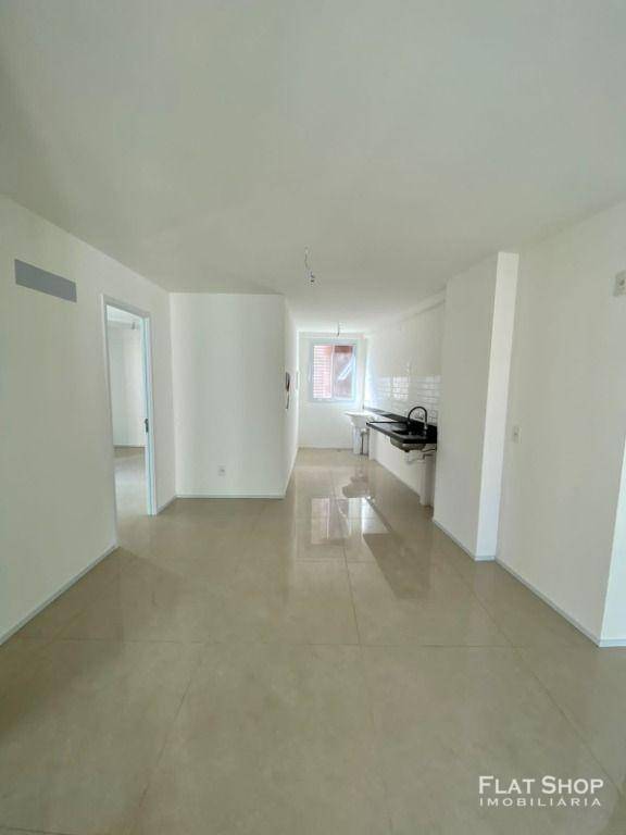 Apartamento à venda com 2 quartos, 75m² - Foto 18