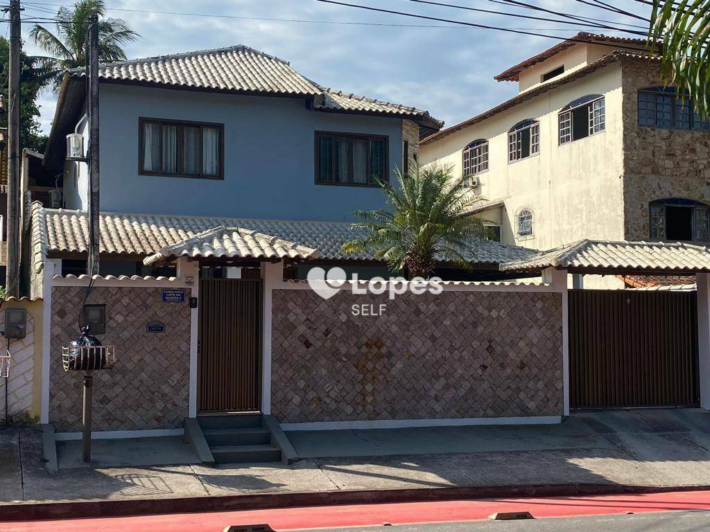 Casa à venda com 3 quartos, 250m² - Foto 1