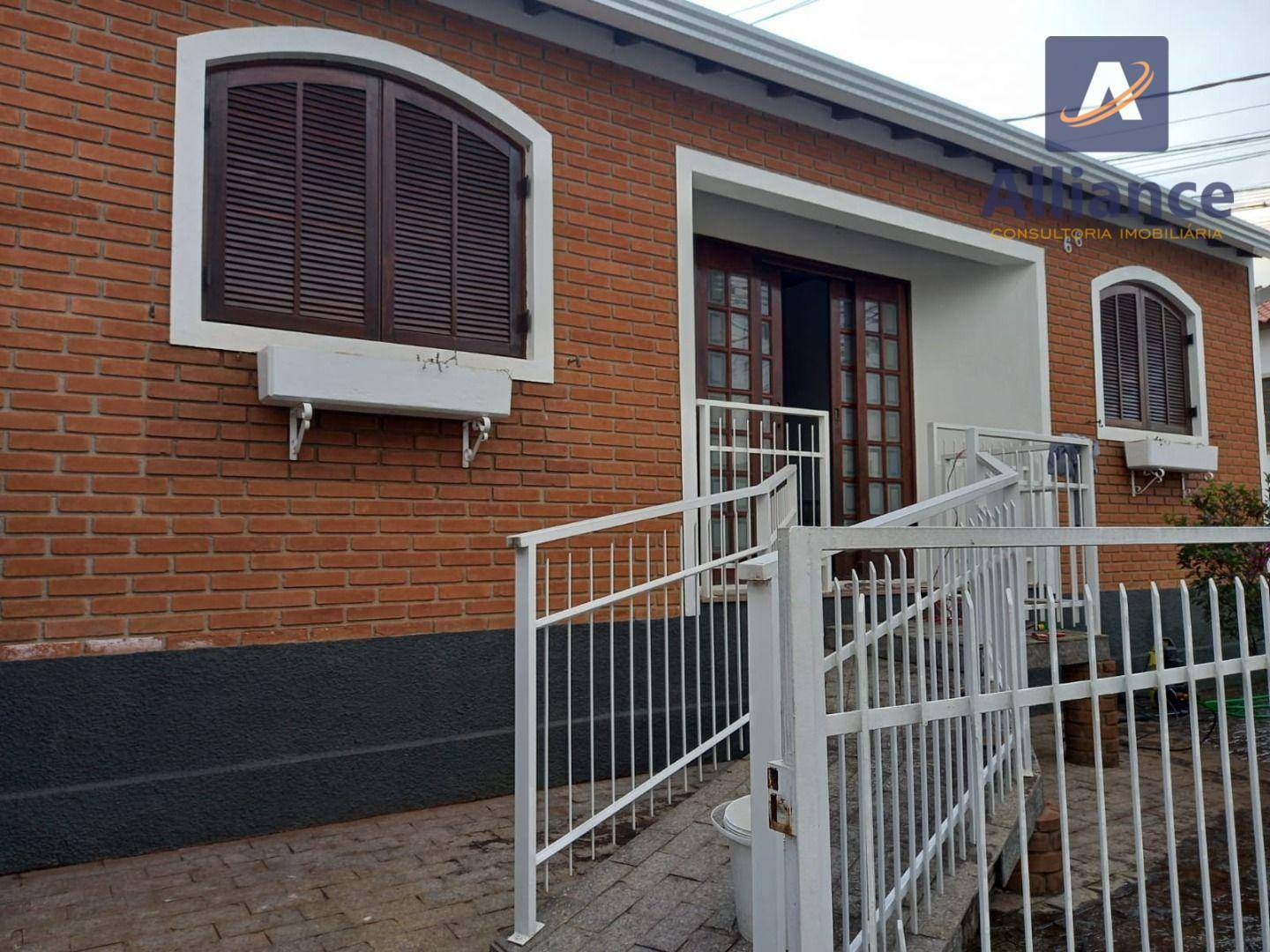 Casa à venda com 3 quartos, 280m² - Foto 2