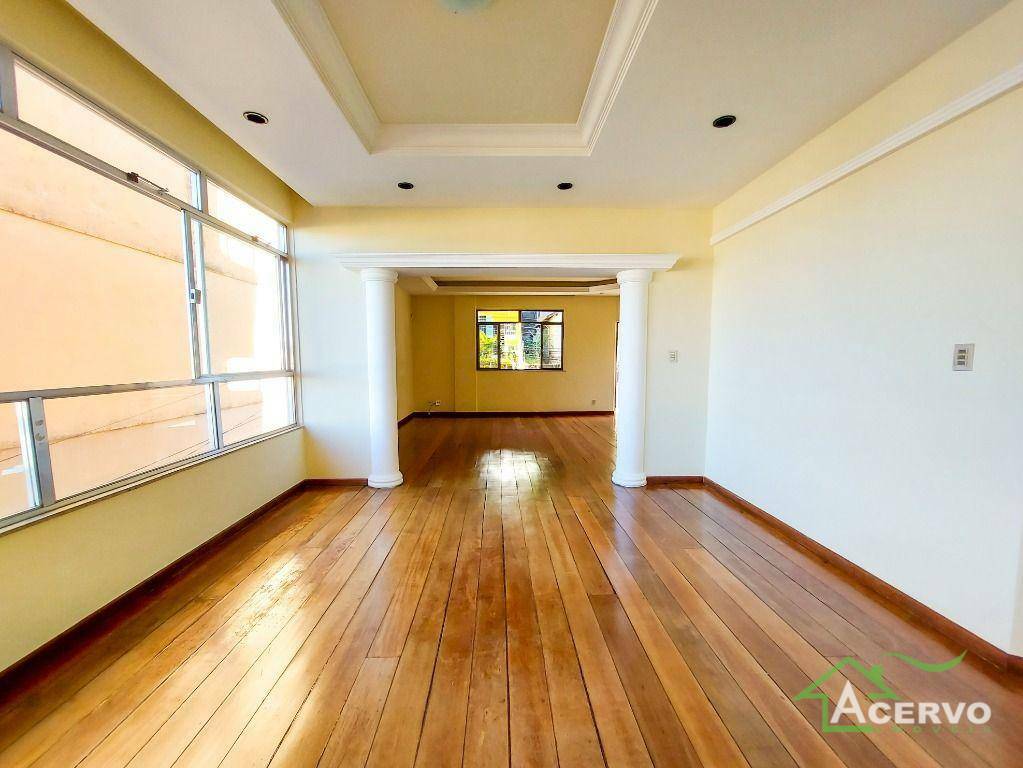 Apartamento à venda com 4 quartos, 203m² - Foto 2