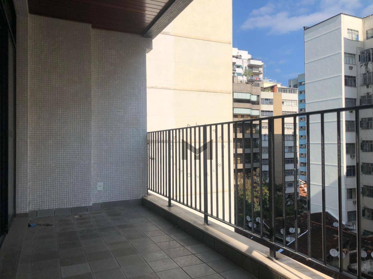 Apartamento à venda com 3 quartos, 130m² - Foto 3