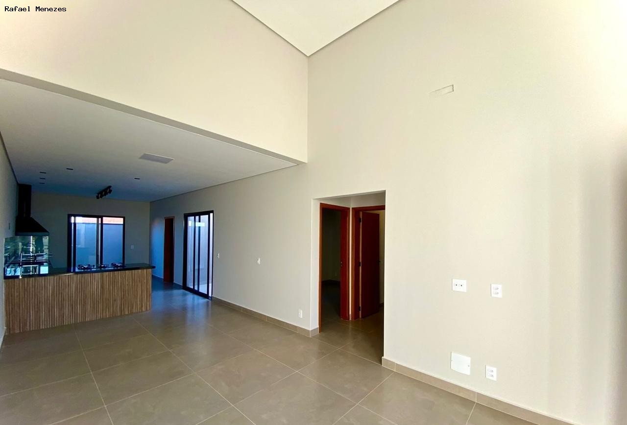 Casa à venda com 3 quartos, 93m² - Foto 2